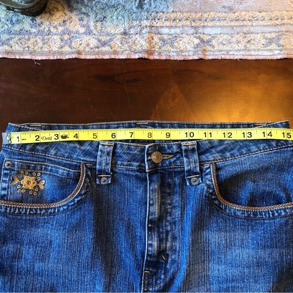 Kikit denim skit w/ruffle hem & embroidered gold floral & trim Size 8 - Picture 6 of 8